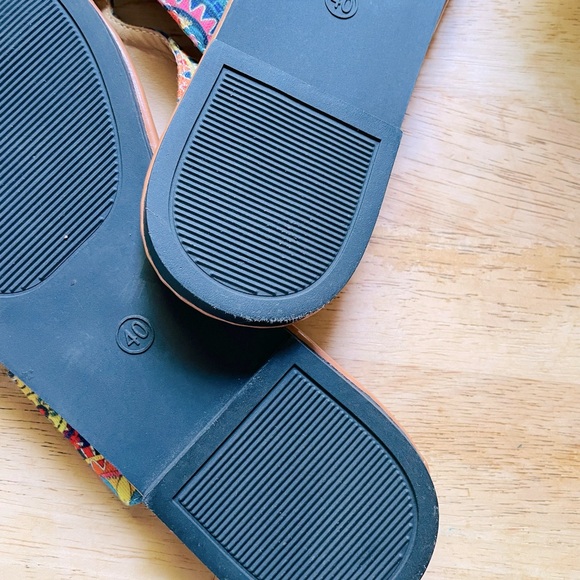 Colourful Leather Vacation Sandals! - Picture 5 of 10